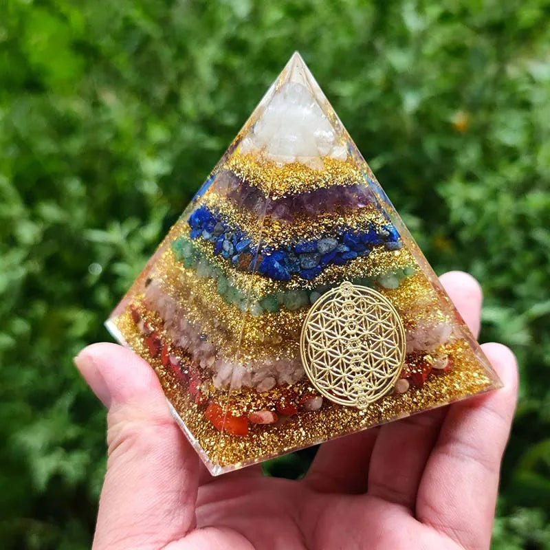 Chakra Orgonite Pyramide